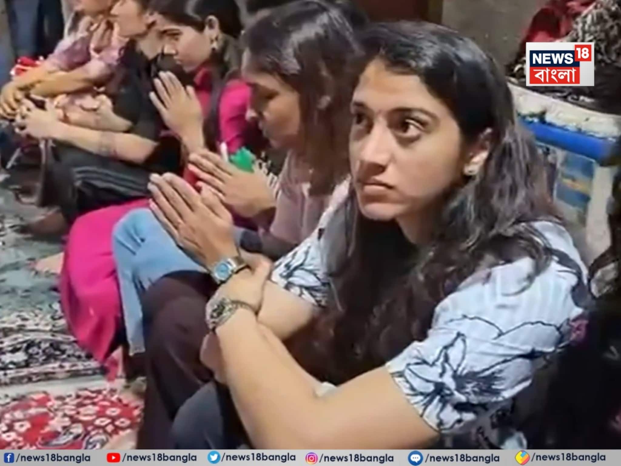 শ্রীলঙ্কাকে হারিয়ে অন্ধ্রপ্রদেশের মন্দিরে ভারতীয় ক্রিকেট দলের মেয়েরা