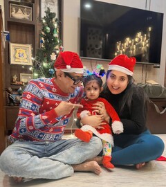 মাথায় 'সান্তা' টুপি, পরনে 'রংমিলান্তি' পোশাক... কাঞ্চন-শ্রীময়ীর সঙ্গে ছোট্ট কৃষভির বড়দিন