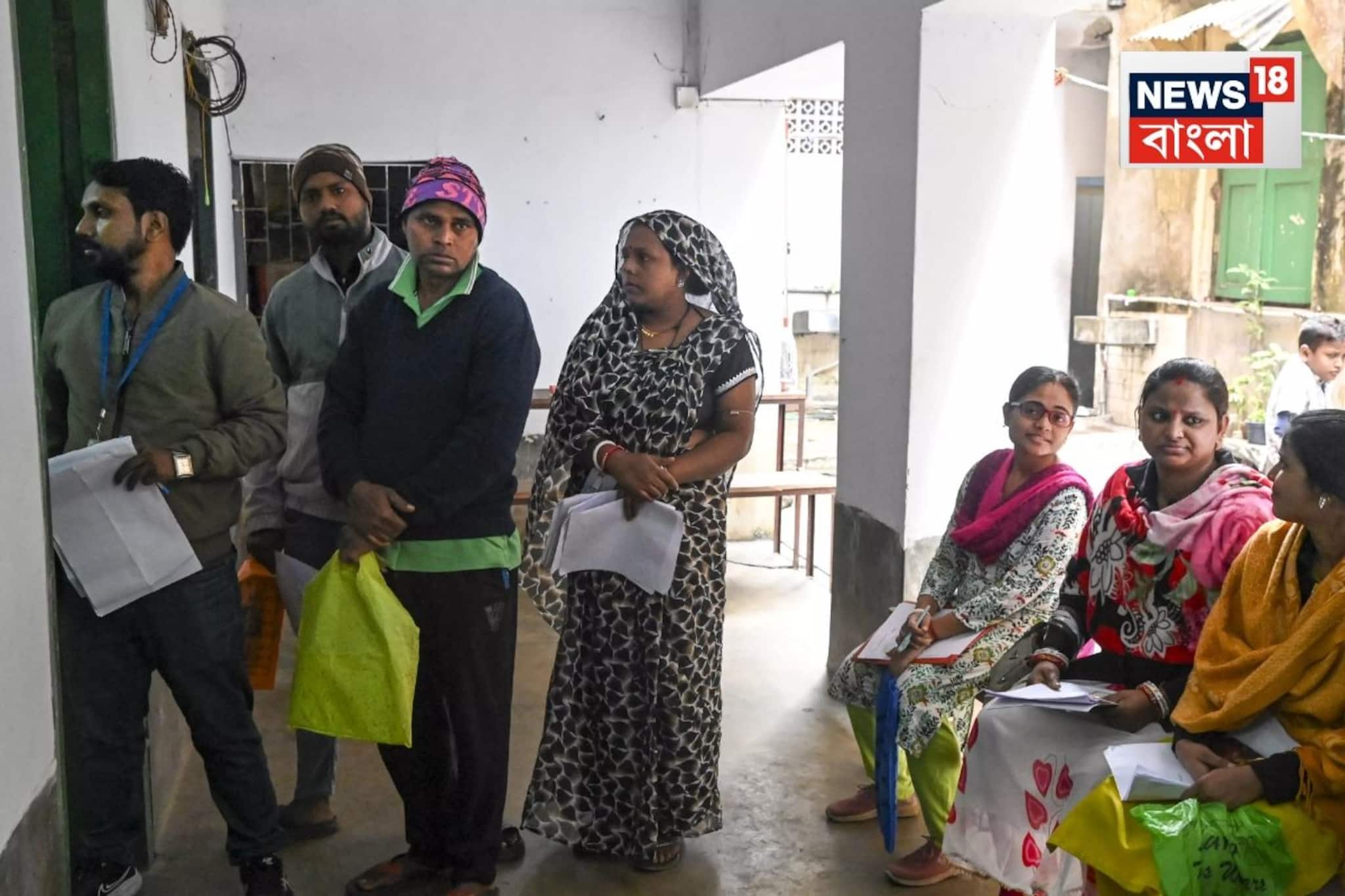 এসআইআর শুনানিতে থাকতে পারবেন না বিএলএ টু-রা, জেলাশাসকদের কড়া নির্দেশ কমিশনের!