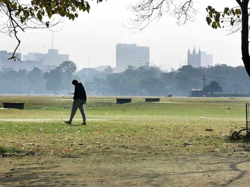 ★উত্তরবঙ্গে সকালে শিশির এবং কুয়াশা পরে পরিষ্কার আকাশের সম্ভাবনা। সকালের দিকে হালকা থেকে মাঝারি কুয়াশা দৃশ্যমানতা দু-এক জায়গায় ২০০ মিটার পর্যন্ত নামতে পারে। উপকূলের দিকে কুয়াশার সম্ভাবনা বেশি থাকবে। দক্ষিণবঙ্গে কুয়াশার সম্ভাবনা কম।