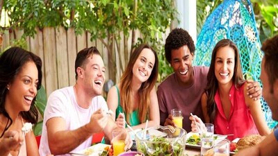 শীতের দিনে পিকনিক পার্টি লেগেই থাকে। আর তার সঙ্গে খাওয়াদাওয়া-মদ্যপানের ফলে ওজন বৃদ্ধিও খুব স্বাভাবিক। 