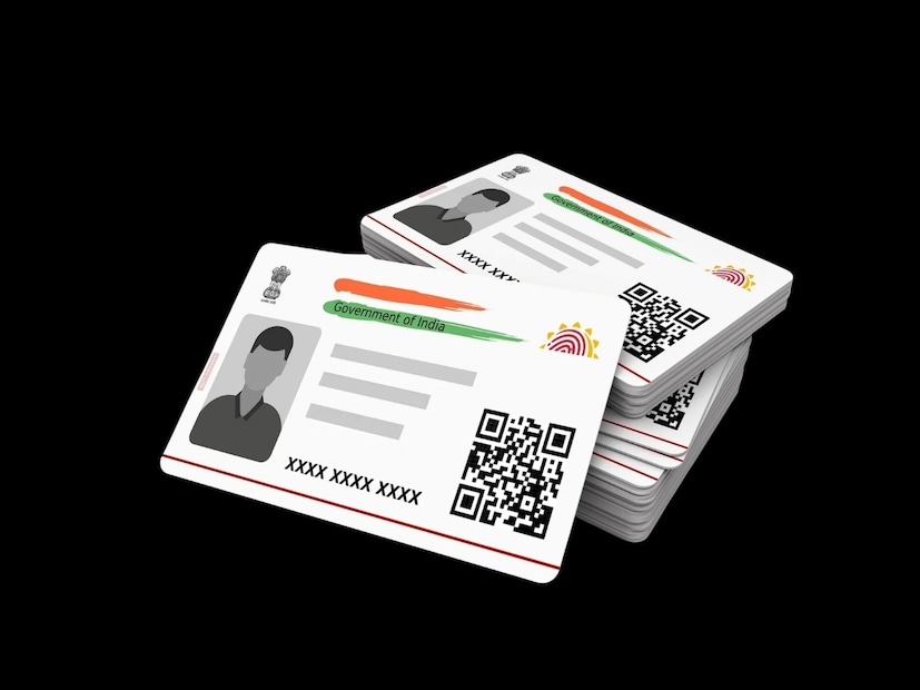 UIDAI কীভাবে মৃত ব্যক্তিদের আধার-সম্পর্কিত তথ্য সংগ্রহ করেছে?UIDAI মৃত ব্যক্তিদের তথ্য সংগ্রহ করেছে রেজিস্ট্রার জেনারেল অব ইন্ডিয়া (RGI), বিভিন্ন রাজ্য ও কেন্দ্রশাসিত অঞ্চল, পাবলিক ডিস্ট্রিবিউশন সিস্টেম (PDS), ন্যাশনাল সোশ্যাল অ্যাসিস্ট্যান্স প্রোগ্রাম-সহ অন্যান্য উৎস থেকে। ভবিষ্যতে আধার নিষ্ক্রিয়করণের ক্ষেত্রে UIDAI আর্থিক প্রতিষ্ঠান ও অনুরূপ সংস্থাগুলোর সঙ্গে সহযোগিতার দিকেও নজর দিচ্ছে।