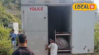 ঘটনাস্থলে পুলিশ