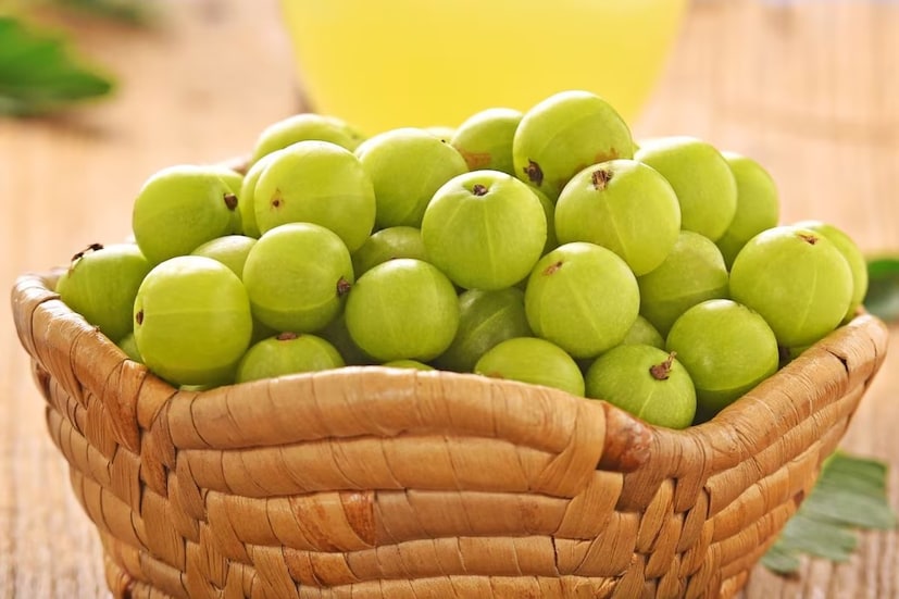 অনেকেই অনেক ধরনের আচারের রেসিপি জানেন। কিন্তু আজ আমরা তেল বা মশলা ছাড়াই তৈরি হয় এমন এক অনন্য আচারের কথা বলব। আদিবাসীরা শীতকালে এটি তৈরি করেন। এই আমলকির আচারে কেবল লবণ এবং ভিনিগার ব্যবহার করা হয়, যা এটিকে সুস্বাদু এবং স্বাস্থ্যের জন্য উপকারী করে তোলে। অনেকেই অনেক ধরনের আচারের রেসিপি জানেন। কিন্তু আজ আমরা তেল বা মশলা ছাড়াই তৈরি হয় এমন এক অনন্য আচারের কথা বলব। আদিবাসীরা শীতকালে এটি তৈরি করেন। এই আমলকির আচারে কেবল লবণ এবং ভিনিগার ব্যবহার করা হয়, যা এটিকে সুস্বাদু এবং স্বাস্থ্যের জন্য উপকারী করে তোলে।