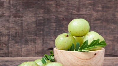 মাত্র দুটি উপকরণেই কেল্লাফতে! তেল-মশলাহীন এই আমলকীর আচার যেমন সুস্বাদু, তেমনই স্বাস্থ্যের জন্য উপকারী