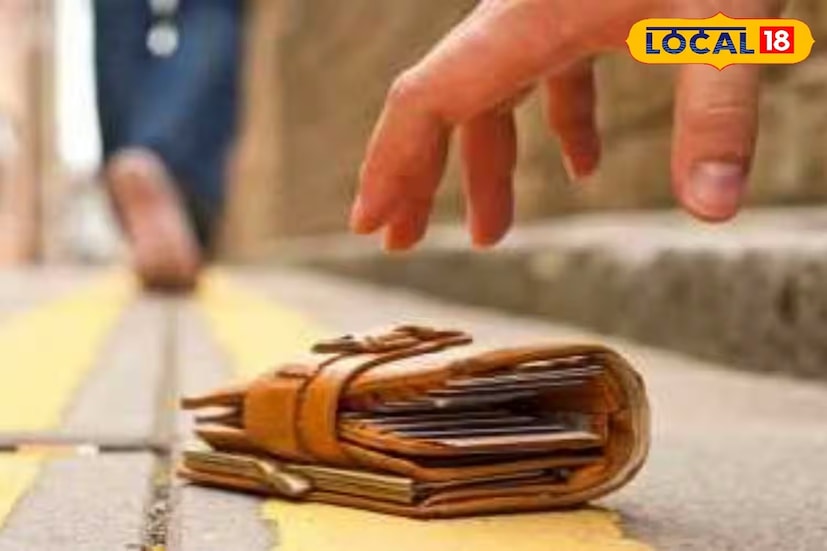 কোনও মূল্যবান জিনিস হারিয়ে গেলে দেবী দুর্গার মন্দিরে ২টি নারকেল নিবেদন করুন। সঙ্গে বটুক ভৈরবের মন্ত্র জপ করুন। হারানো জিনিস ফিরে পেতে দেবী দুর্গা ও বাবা ভৈরবের কাছে প্রার্থনা করুন। এই প্রতিকারের ফলে শীঘ্রই হারিয়ে যাওয়া জিনিস খুঁজে পেতে পারেন।