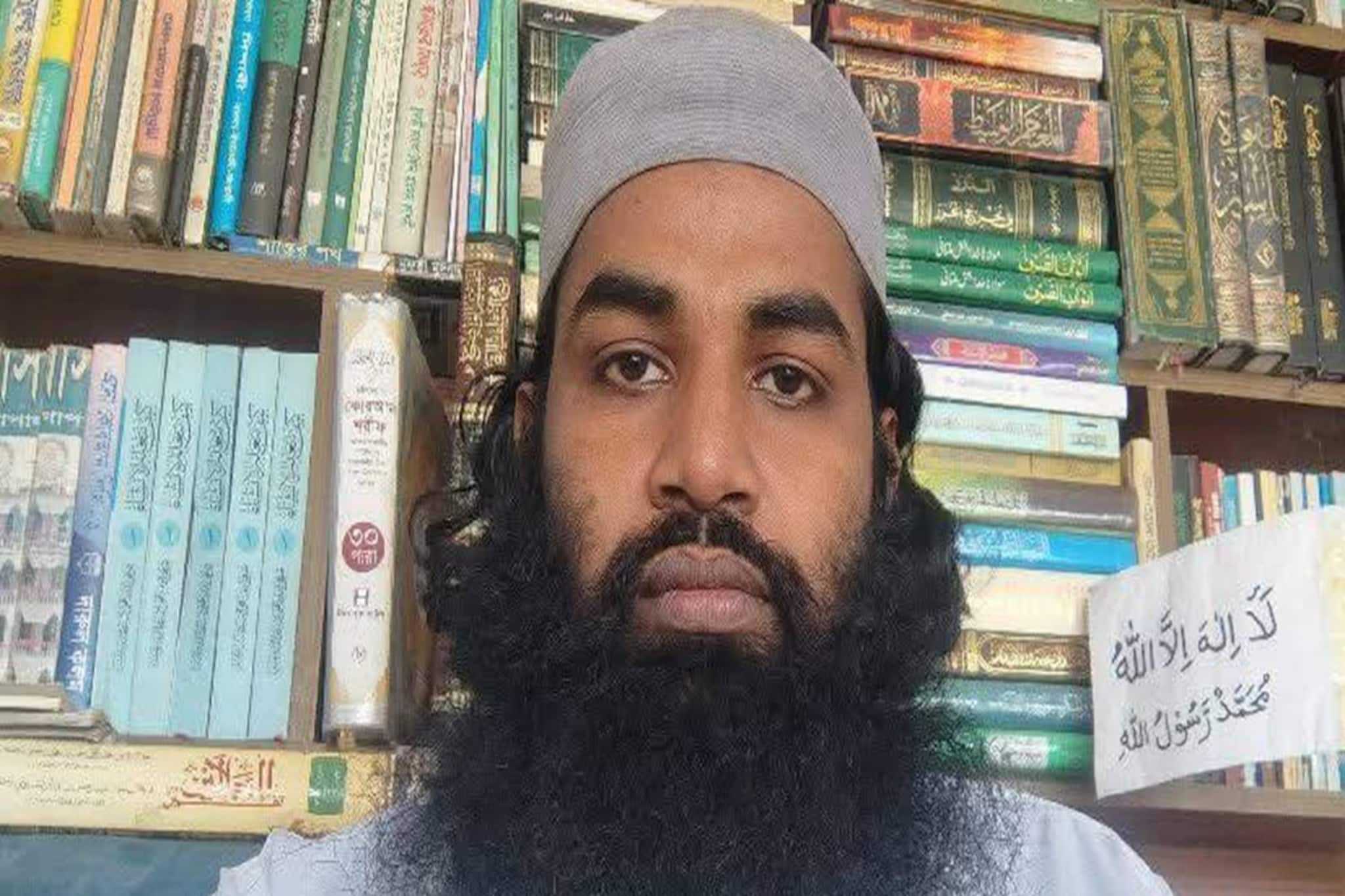 প্রবল চাপে বাংলাদেশের ইউনূস সরকার! এবার গ্রেফতার আতাউর রহমান বিক্রমপুরী!