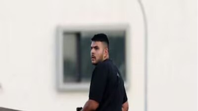 রবিবার ভোরে, নাভিদ আকরাম, যাকে পরে পুলিশ এই হামলার অন্যতম বন্দুকধারী হিসেবে শনাক্ত করবে সেই সময়ে কেউই ভাবেননি