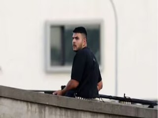 রবিবার ভোরে, নাভিদ আকরাম, যাকে পরে পুলিশ এই হামলার অন্যতম বন্দুকধারী হিসেবে শনাক্ত করবে সেই সময়ে কেউই ভাবেননি