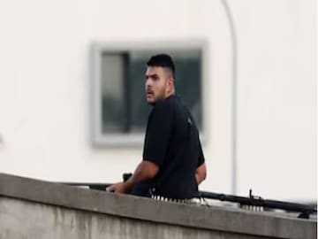 রবিবার ভোরে, নাভিদ আকরাম, যাকে পরে পুলিশ এই হামলার অন্যতম বন্দুকধারী হিসেবে শনাক্ত করবে সেই সময়ে কেউই ভাবেননি রবিবার ভোরে, নাভিদ আকরাম, যাকে পরে পুলিশ এই হামলার অন্যতম বন্দুকধারী হিসেবে শনাক্ত করবে সেই সময়ে কেউই ভাবেননি