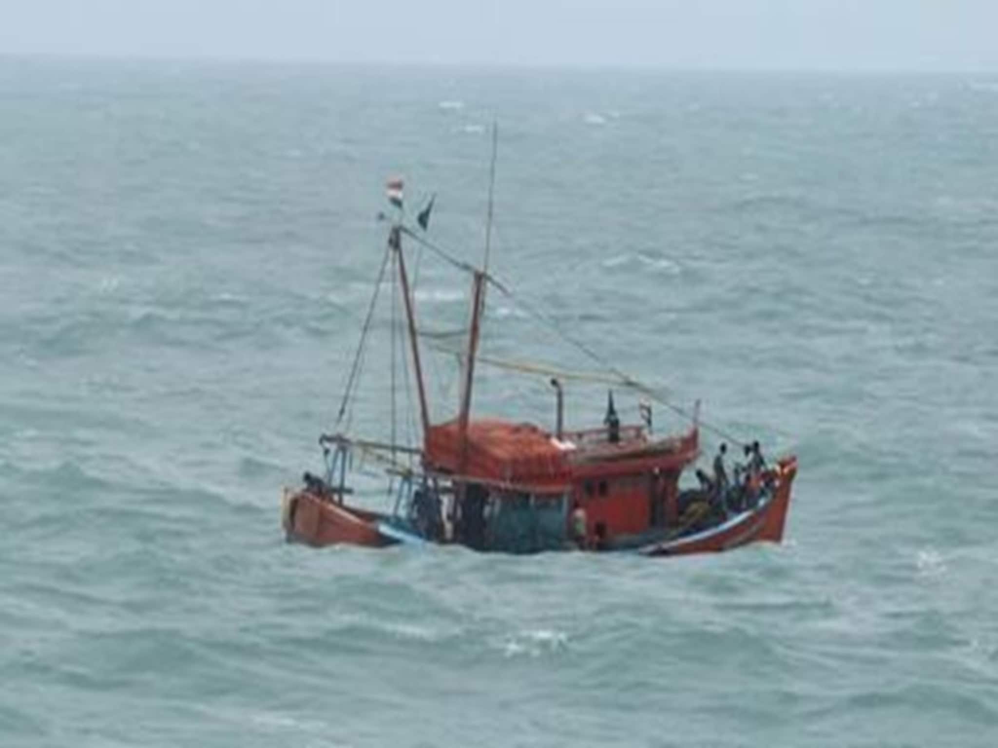 মাছ ধরতে গিয়ে নিখোঁজ মৎস্যজীবী, ট্রলারে জাল জড়িয়ে ভয়াবহ ঘটনা! শোরগোল কাঁথিতে