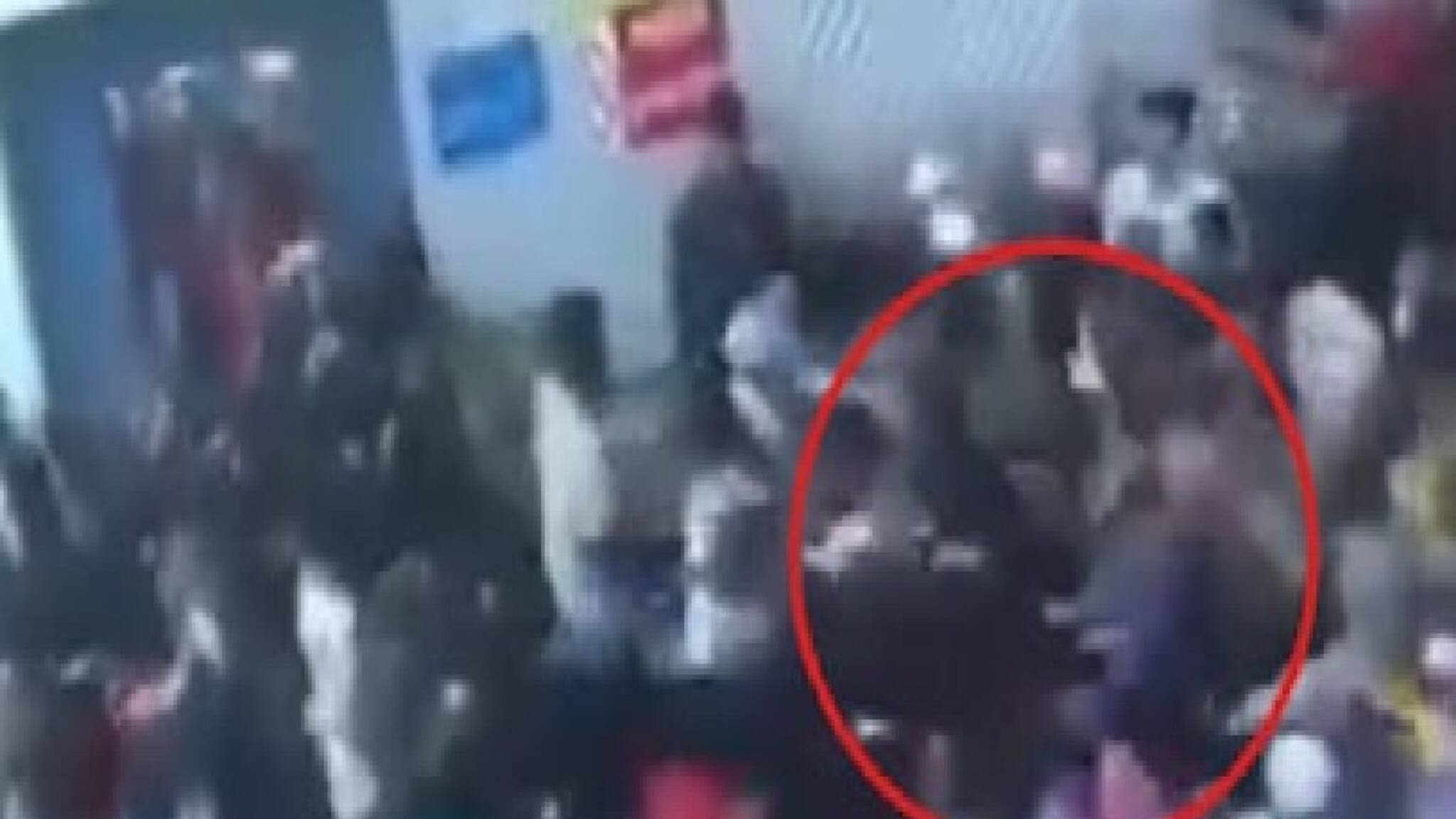 'ওরা তাকে ছিঁড়ে খায়...'! বাংলাদেশে দীপু দাসকে হত্যার আগে শেষ মুহূর্তের ভয়াবহ ভিডিও প্রকাশ্যে!