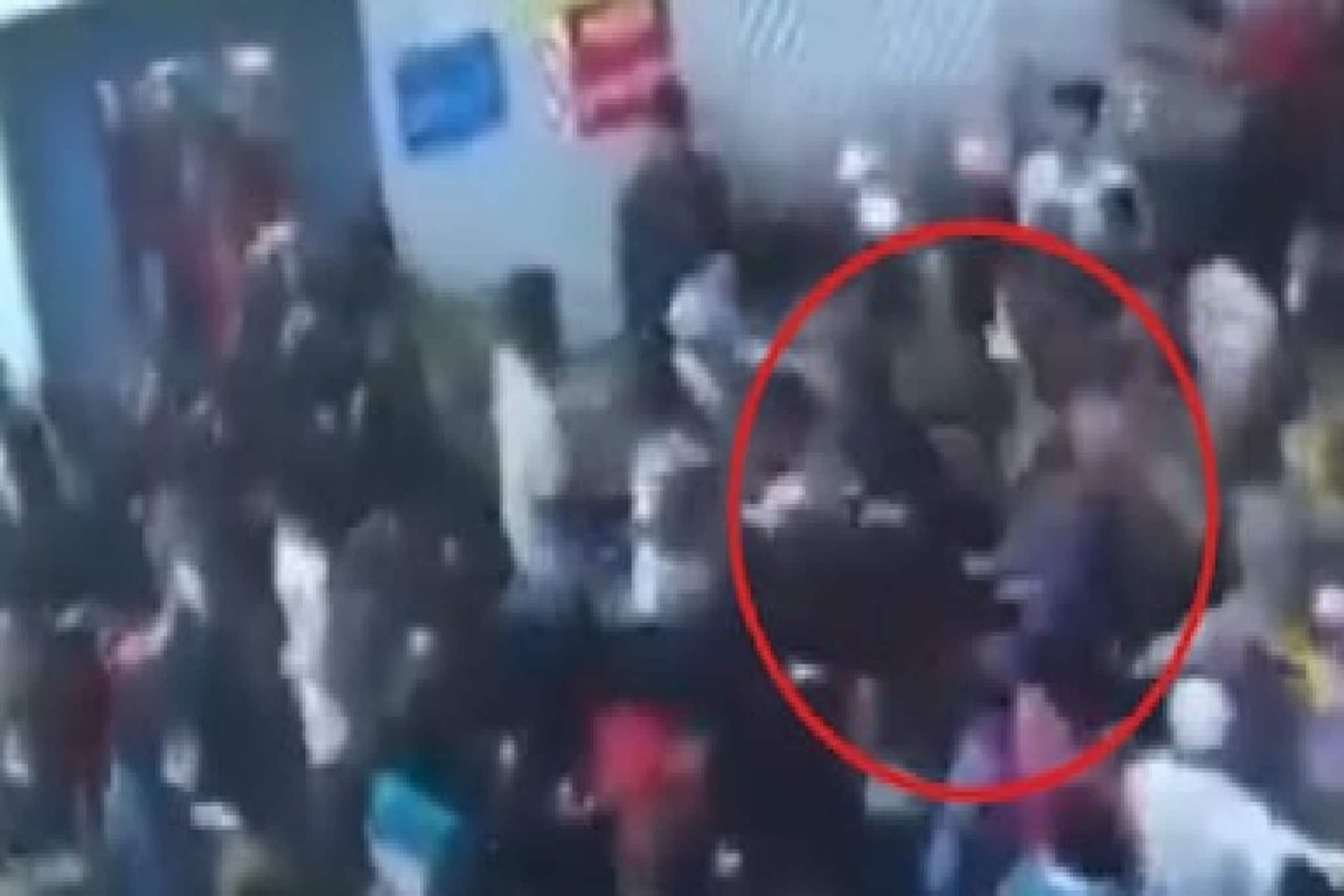 'ওরা ছিঁড়ে খায়...'! বাংলাদেশে দীপু দাসকে হত্যার আগে শেষ মুহূর্তের ভয়াবহ ভিডিও প্রকাশ্যে