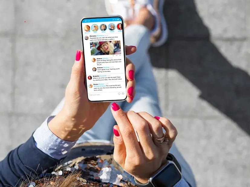 আইফোন ব্যবহারকারীদের জন্য সমাধান: নিজেদের আইফোনে শর্টকাট অ্যাপটি খুলতে হবে এবং বাড়ির অবস্থান থেকে বের হলে ওয়াই-ফাই বন্ধ করার জন্য অটোমেশন বেছে নিতে হবে। কেউ যখন বাড়ি ফিরে আসবে তখন এটি স্বয়ংক্রিয়ভাবে আবার চালু হবে; প্রতিবার এটি মনে রাখার প্রয়োজন নেই।