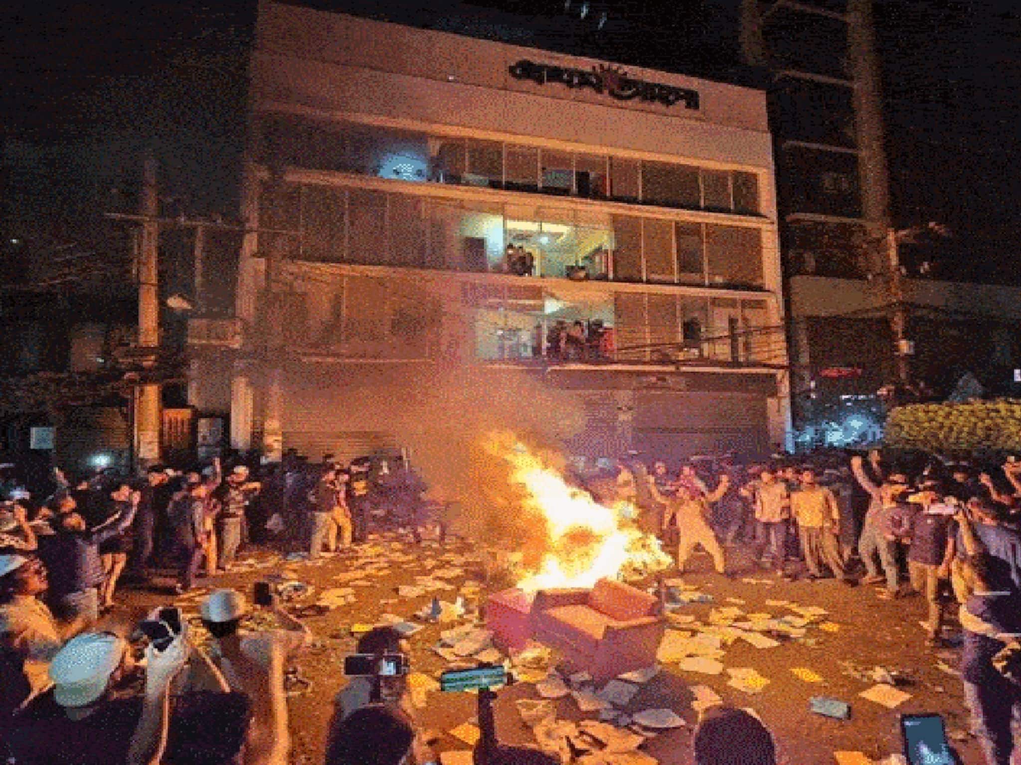 বাংলাদেশে এখন উন্মত্তের দাপাদাপি, বাদ রইল না বেগম রোকেয়ার স্মৃতিও! ধ্বংসস্তুপে পরিণত ছায়নট