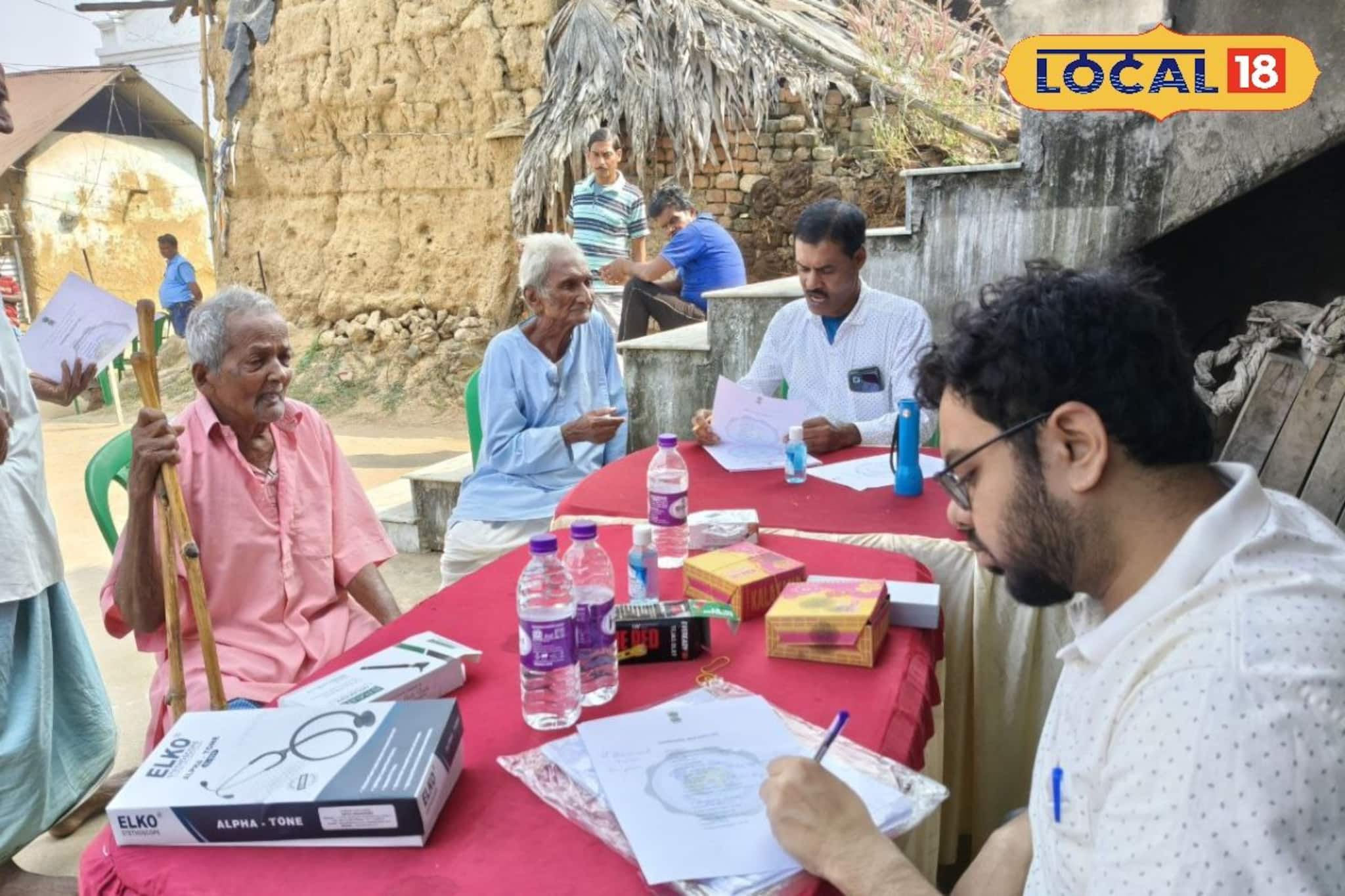 নেটওয়ার্ক নেই, অ্যাম্বুলেন্স ডাকতে ছুটতে হয় মাঠে! সেই গ্রামের দোরগড়ায় পৌঁছল চিকিৎসা