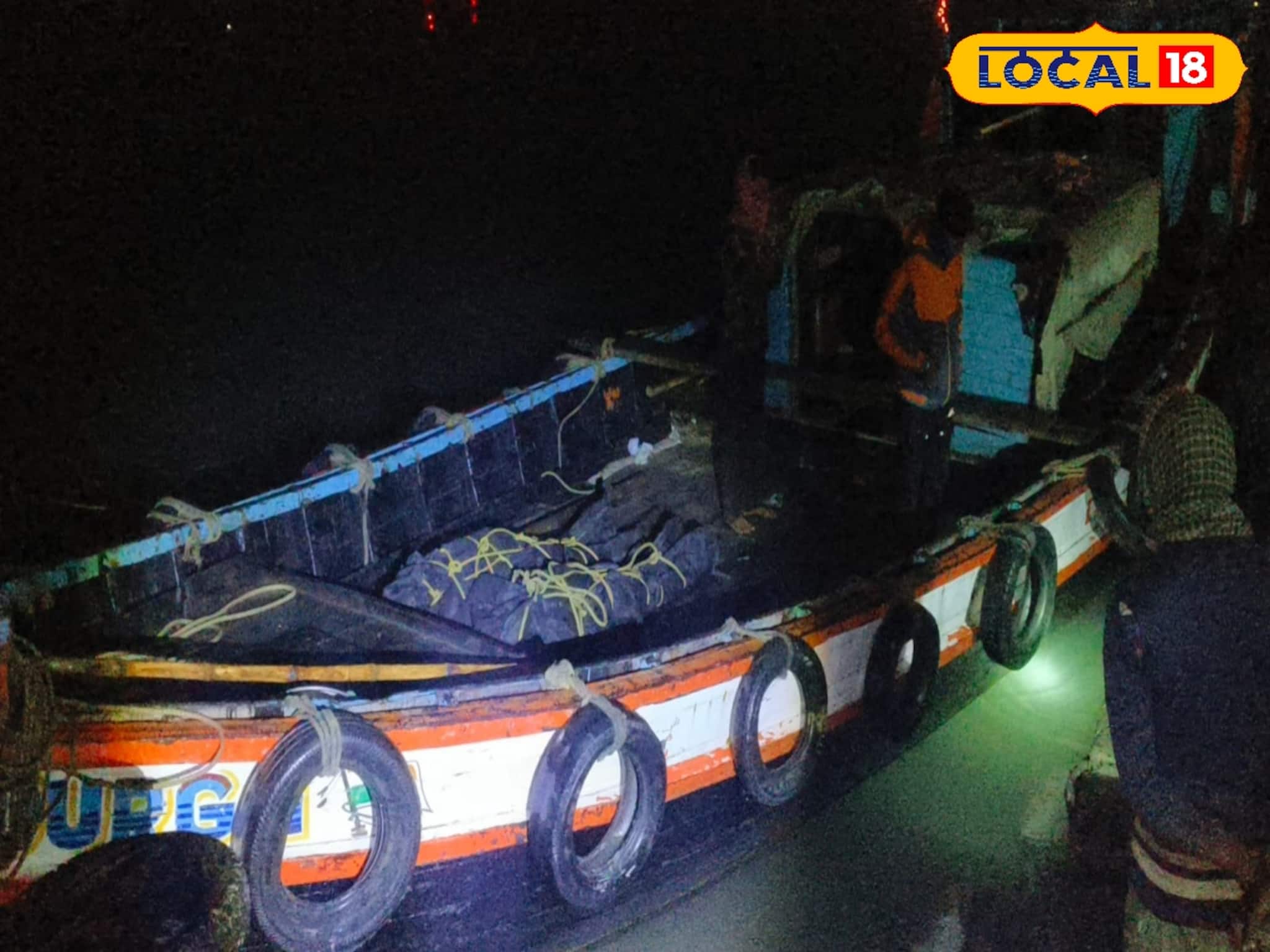 ভারতীয় ট্রলারে বাংলাদেশি নৌসেনার জাহাজের ধাক্কা, মৎস্যজীবীদের মারার চেষ্টার অভিযোগ