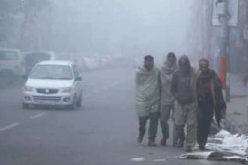 আজ, রবিবার, সকালে সর্বনিম্ন তাপমাত্রা ১৫.২ ডিগ্রি সেলসিয়াস। যা স্বাভাবিক তাপমাত্রার থেকে ১.৪ ডিগ্রি সেলসিয়াস কম। গতকাল বিকেলে দিনের সর্বোচ্চ তাপমাত্রা ছিল ২৫.৩ ডিগ্রি সেলসিয়াস। যা স্বাভাবিক তাপমাত্রার থেকে ২.৮ ডিগ্রি সেলসিয়াস কম। বাতাসে জলীয় বাষ্পের পরিমাণ আপেক্ষিক আর্দ্রতা ৩৮ থেকে ৮৭ শতাংশ। আগামী ২৪ ঘণ্টায় শহরের তাপমাত্রা থাকবে ১৪ ডিগ্রি থেকে ২৫ ডিগ্রি সেলসিয়াস এর মধ্যে।