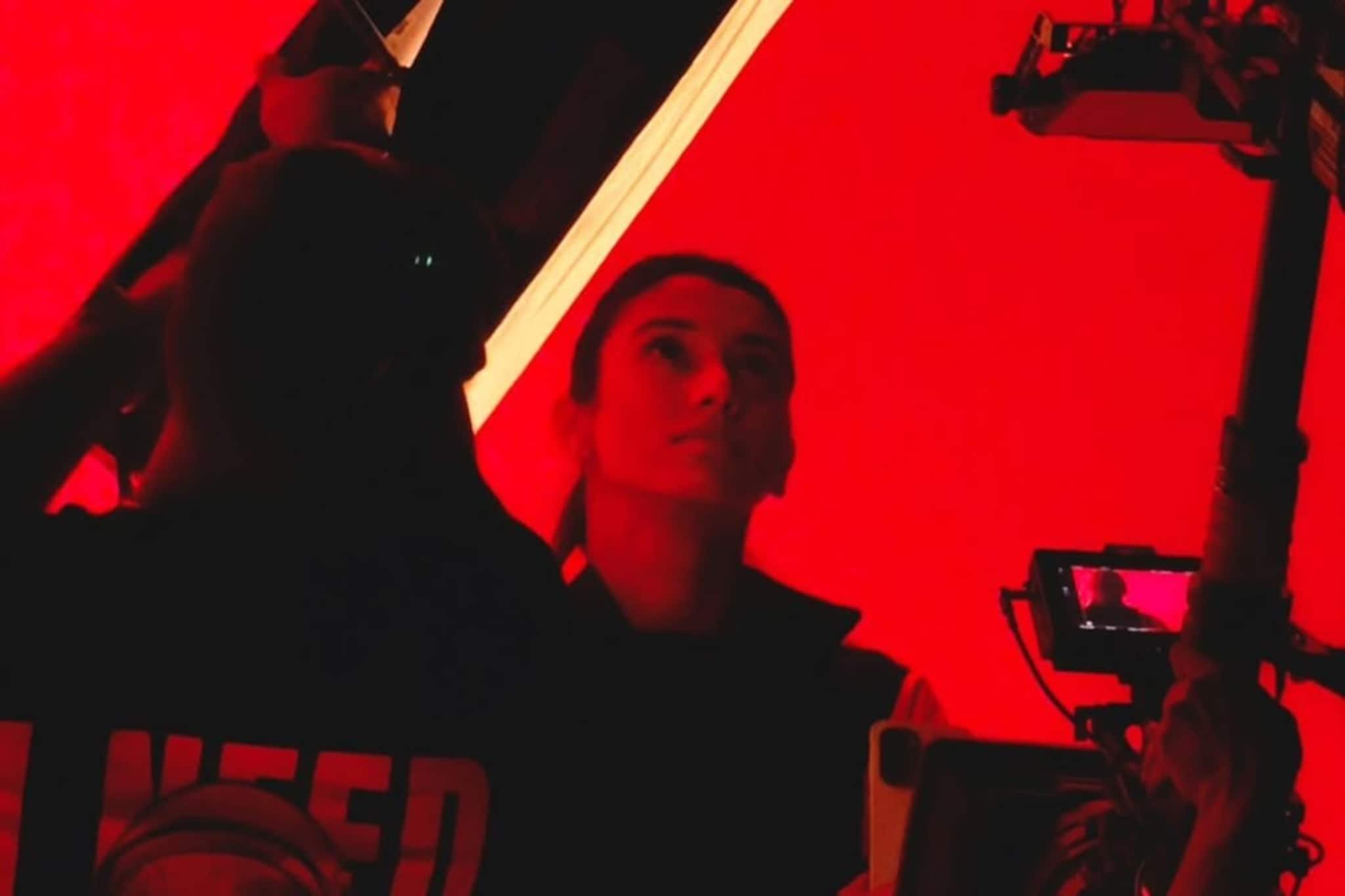 সুন্দরী স্মৃতি বোল্ড অবতারে, জীবনের নতুন চ্যাপ্টারে শরীরে-মনে সাহসী তারকা, ফটোতেই প্রমাণ সুন্দরী স্মৃতি বোল্ড অবতারে, জীবনের নতুন চ্যাপ্টারে শরীরে-মনে সাহসী তারকা, ফটোতেই প্রমাণ