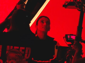 সুন্দরী স্মৃতি বোল্ড অবতারে, জীবনের নতুন চ্যাপ্টারে শরীরে-মনে সাহসী তারকা, ফটোতেই প্রমাণ সুন্দরী স্মৃতি বোল্ড অবতারে, জীবনের নতুন চ্যাপ্টারে শরীরে-মনে সাহসী তারকা, ফটোতেই প্রমাণ