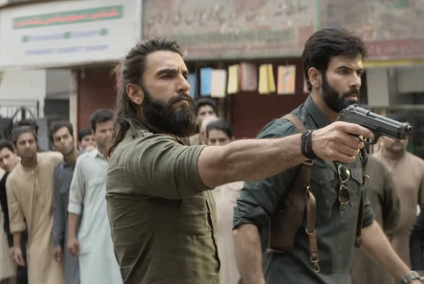 মিডিয়া রিপোর্ট অনুসারে, নেটফ্লিক্স 'ধুরন্ধর'-এর ওটিটি স্বত্ব অর্জন করেছে। নির্মাতারা ছবিটির জন্য একটি উল্লেখযোগ্য চুক্তি করেছেন। জানা গেছে যে নেটফ্লিক্স প্রায় ১৩০ কোটি টাকা দিয়ে ছবিটির স্বত্ব অর্জন করেছে। ওটিটি বাজারে বর্তমানে দাম কমছে বলে এই পরিমাণ উল্লেখযোগ্য বলে মনে করা হচ্ছে। ছবিটি কোটি কোটি টাকায় বিক্রি হয়েছে।