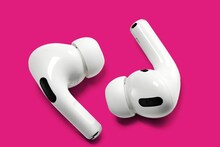 Dirty Earbuds Health Risks: অপরিষ্কার ইয়ারবাড ব্যবহার করছেন? সাবধান! হতে পারে কানের ইনফেকশন থেকে শ্রবণশক্তি হ্রাস, ঝুঁকি এড়াতে জানুন এই জরুরি নিয়ম