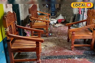 ব্যবসায় সামান্য বদল, হু-হু করে আয় বাড়ছে শিল্পীদের! পুতুলগ্রামে মিলছে কাঠের আসবাবও