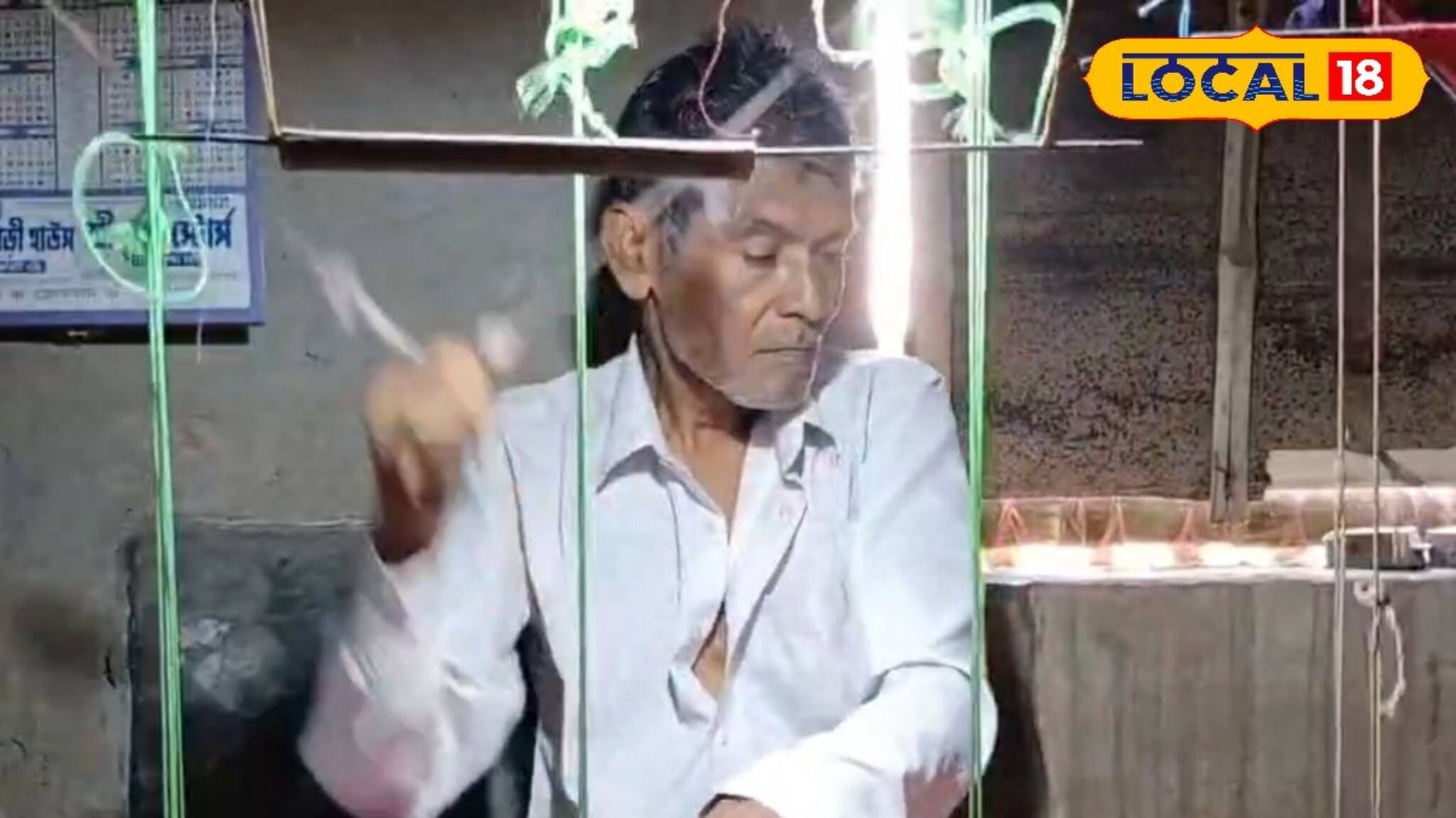 পাওয়ারলুমের চাপে হারিয়েছে 'ঠক-ঠক' শব্দ, তাঁতীপাড়ার ঐতিহ্য বাঁচিয়ে রেখেছে একটি পরিবার