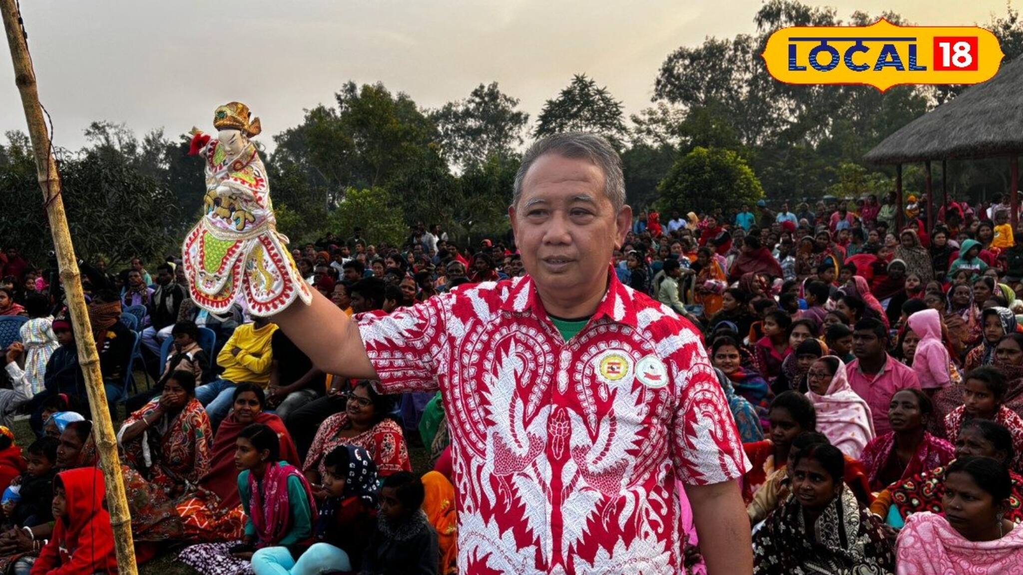 চোখ আটকে রইল হাজার হাজার দর্শকের, আউশগ্রামের মাঠে হল ইন্দোনেশিয়ার পুতুলনাচ