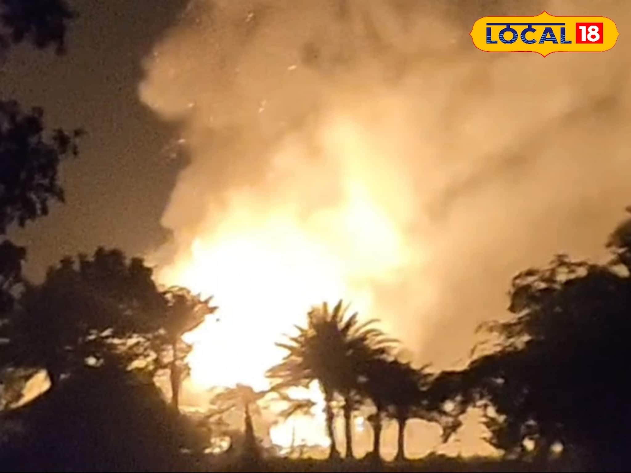 হিঙ্গলগঞ্জে পোল্ট্রি ফার্মে ভয়াবহ অগ্নিকাণ্ড! পুড়ে ছাই অসংখ্য মুরগি, মিলবে ক্ষতিপূরণ হিঙ্গলগঞ্জে পোল্ট্রি ফার্মে ভয়াবহ অগ্নিকাণ্ড! পুড়ে ছাই অসংখ্য মুরগি, মিলবে ক্ষতিপূরণ