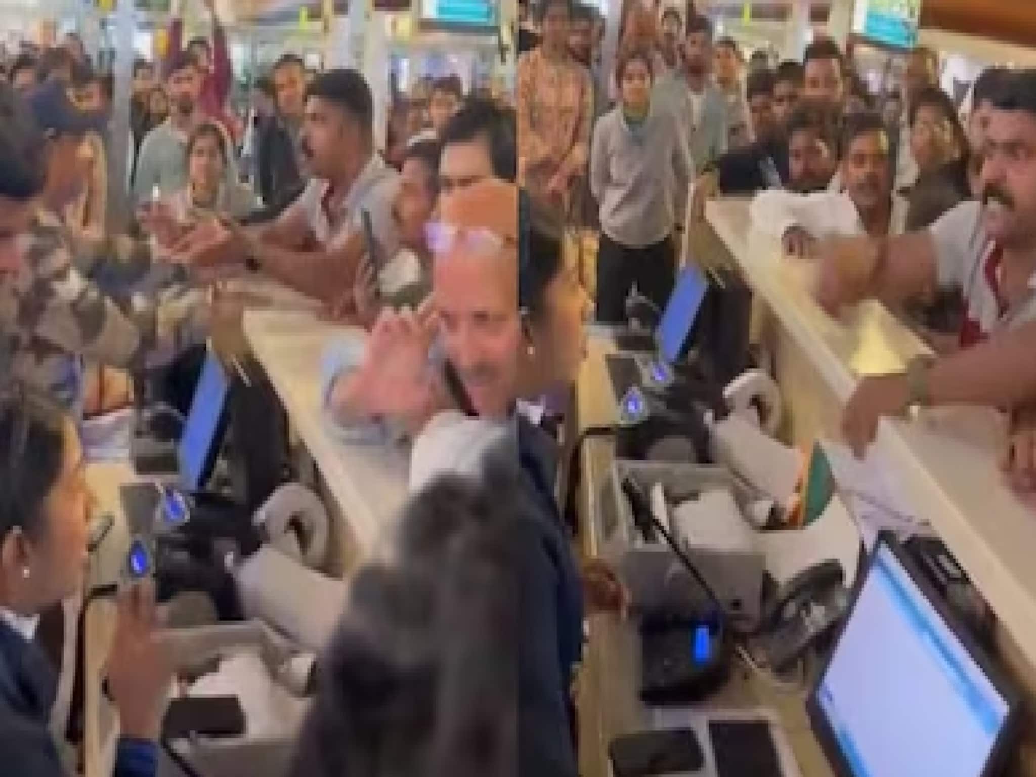 'আমার মেয়ের জন্য একটা স্যানিটারি প্যাড লাগবে এখনই...' বিমানবন্দরে আটকে থাকা বাবার হাউহাউ কান্না, ভিডিও দেখে ফেটে পড়ল নেটপাড়া