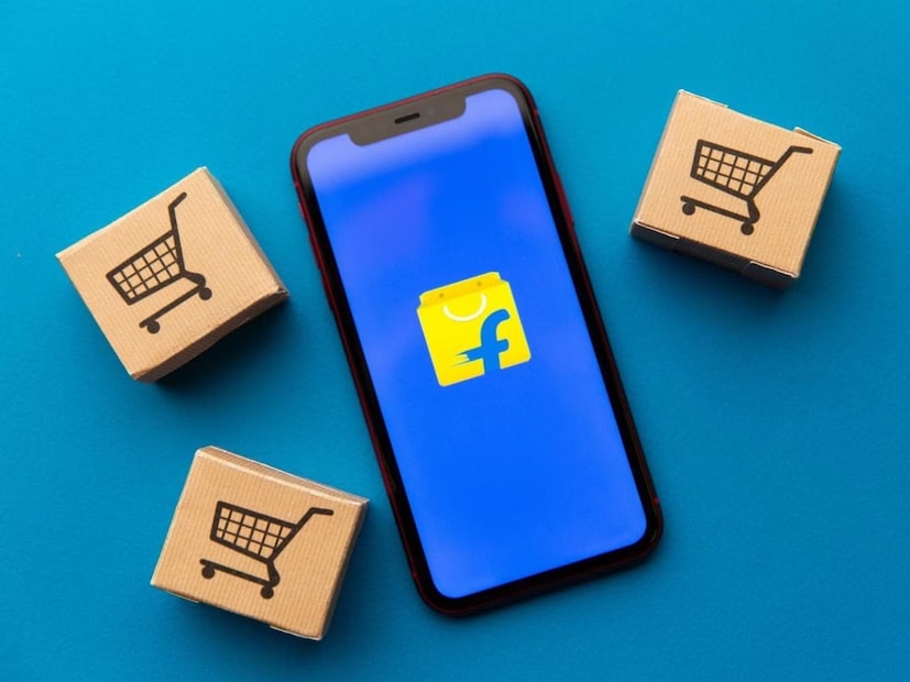 ৩. ফ্যাশন এবং লাইফস্টাইল: অ্যারো এবং লেভি'র মতো ব্র্যান্ডগুলিতে ফ্লিপকার্ট ১০% পর্যন্ত ছাড় দিচ্ছে। পোশাক, জুতো এবং লাইফস্টাইল পণ্যগুলিতে উল্লেখযোগ্য অফার থাকবে।