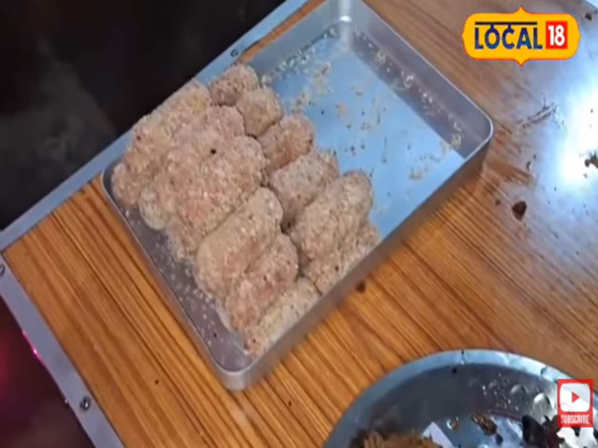 নিরামিষ চপের স্বাদে ভিড় জমাচ্ছে এলাকার মানুষজন