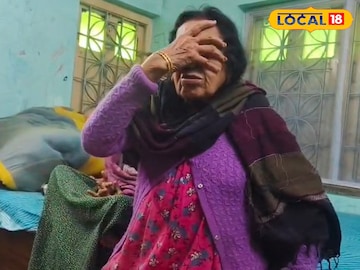 বাড়িতে ডাকাতির পর আতঙ্কিত প্রাক্তন শিক্ষিকা বাড়িতে ডাকাতির পর আতঙ্কিত প্রাক্তন শিক্ষিকা