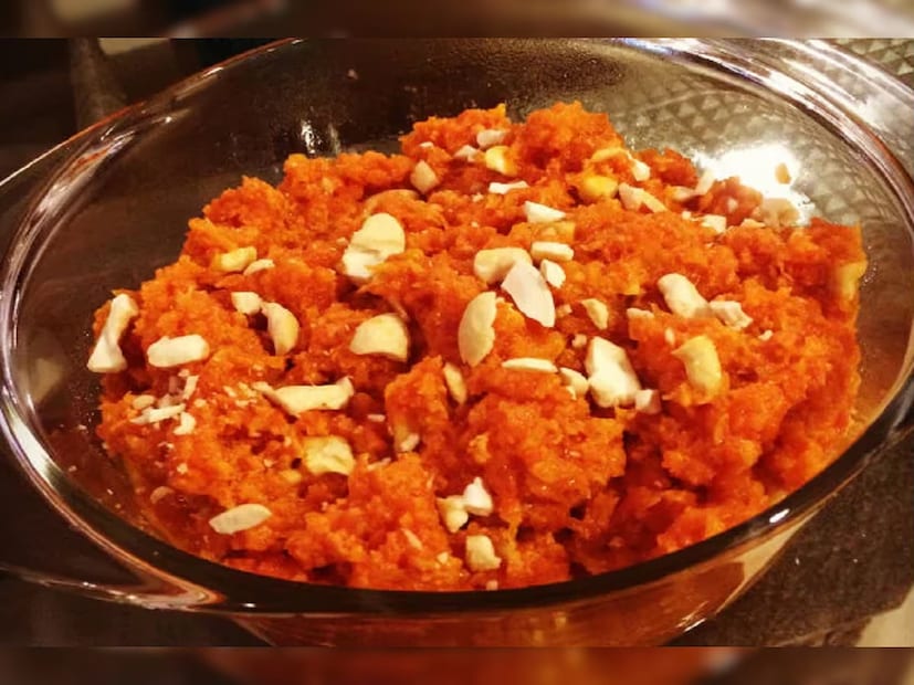 গাজরের হালুয়া ফাইবারের একটি ভাল উৎস, যা হজমশক্তি উন্নত করে এবং শীতকালে কোষ্ঠকাঠিন্য দূর করে। বাদাম (বাদাম, কাজু, আখরোট) এবং এতে থাকা দুধ শরীরকে প্রয়োজনীয় প্রোটিন, ক্যালসিয়াম এবং স্বাস্থ্যকর চর্বি সরবরাহ করে, যা হাড়কে শক্তিশালী করতে এবং শীতকালে উষ্ণতা প্রদান করতে সাহায্য করে। 