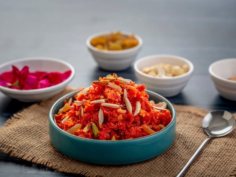 হালুয়ায় ব্যবহৃত এলাচ এবং ঘি কেবল এর স্বাদই বাড়ায় না বরং বিপাক ক্রিয়াও বাড়ায়। এটি শক্তি সরবরাহ করে এবং সারা দিন শরীরকে সক্রিয় রাখে। গাজরের হালুয়া স্বাস্থ্য এবং স্বাদের একটি নিখুঁত শীতকালীন মিশ্রণ। এটি পরিমিত পরিমাণে খেলে ওজন বৃদ্ধির ঝুঁকি দূর হয়। 