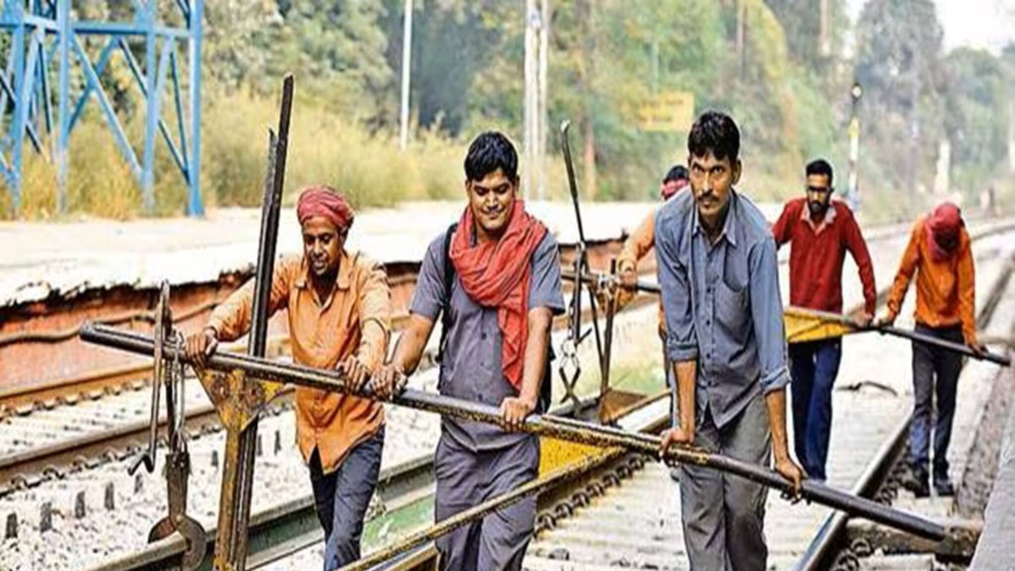 বড় চাকরির সুযোগ: রেলওয়ে গ্রুপ-D পদের বিজ্ঞপ্তি প্রকাশ! আবেদন শুরু ২১ জানুয়ারি থেকে...