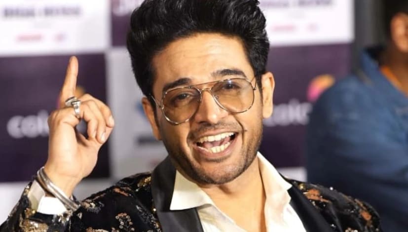 সেই ঘটনার পর অনেক নেটিজেন তাঁকে 'ফরজি বাওয়ারচি' (ভুয়ো শেফ) বলে ডাকতে শুরু করেছিলেন। এখন, বিগ বস জেতার পর গৌরব অবশেষে প্রতিক্রিয়া জানিয়েছেন এবং কেন তিনি ইচ্ছাকৃতভাবে বিবি হাউসে রান্নাঘরের দায়িত্ব থেকে দূরে ছিলেন তা প্রকাশ করেছেন।