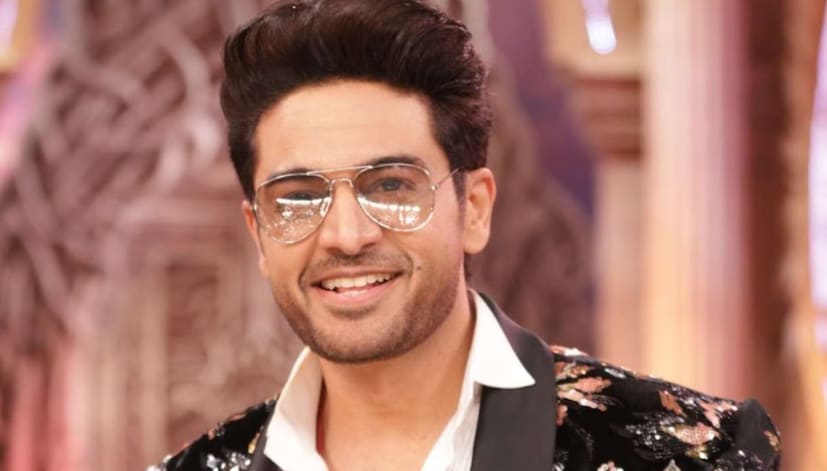 বিগ বস ১৯-এ জেতার পর ইন্ডিয়ান এক্সপ্রেসের সঙ্গে এক আলাপচারিতায় রান্না করতে অস্বীকৃতি জানানোর পর নেটিজেনরা তাকে 'ফরজি বাওয়ারচি' বলে ডাকছেন সেই সম্পর্কে গৌরব খান্নাকে প্রশ্ন করা হলে তিনি হেসে বললেন, 