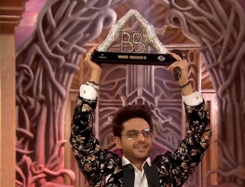 “দ্বিতীয়ত, সমস্ত ঝামেলা এবং রাজনীতি রান্নাঘর থেকেই শুরু হয়েছিল, যা সবাই প্রথম ছয় সপ্তাহে দেখেছেন। আমি এটা বুঝতে পেরেছি। আমি একজন বুদ্ধিমান লোক, আমি বোকা মানুষ নই। আমি এমন কিছুর অংশ হতে চাইনি যা শোতে আমার যাত্রার জন্য ফলপ্রসূ নয়। আমি এমন জিনিসের অংশ হতে চাইনি যা হঠাৎ করে তৈরি হয়েছিল। আমরা হালুয়া, পোহা, সুজি, খাবারের উপকরণ নিয়ে লড়াই করেছি। ঘরে ৭ সপ্তাহ থাকার পরেও এই সব পড়ে ছিল এবং কেউ এর দিকে তাকাচ্ছিল না।