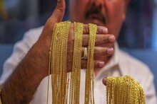 সোনার দামে ধসের ইঙ্গিত, একদিনেই বড় পতনের আশঙ্কা! অর্ধেক কমতে পারে রুপোর দাম?