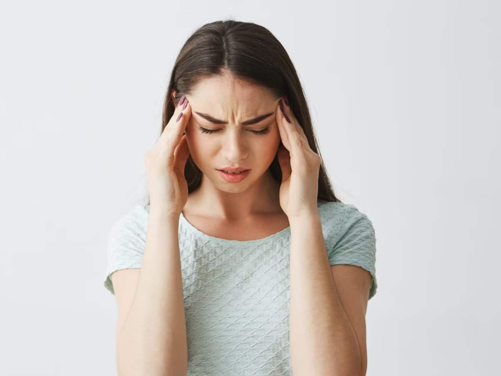 Types of Headaches: মাইগ্রেন, টেনশন নাকি সাইনাস— কোন ধরনের মাথা ব্যথা আপনাকে কাবু করছে? কোন লক্ষণ বিপদের ইঙ্গিত দেয়, জেনে নিন