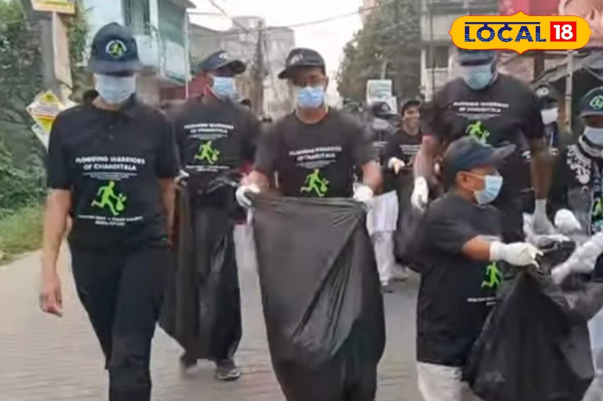 দৌড়তে দৌড়তে শহর সাফ! চণ্ডীতলায় পুলিশের নতুন উদ্যোগে সকালটাই বদলে গেল দৌড়তে দৌড়তে শহর সাফ! চণ্ডীতলায় পুলিশের নতুন উদ্যোগে সকালটাই বদলে গেল