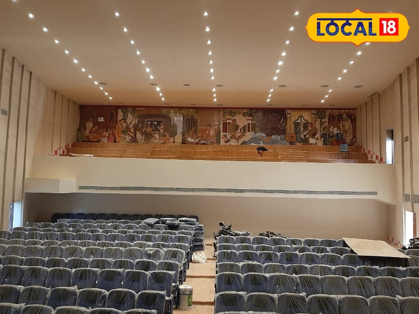 রাজ্য সরকারের তরফে প্রদত্ত প্রায় দু'কোটি টাকা ব্যয়ে নতুন রূপে এই অডিটোরিয়ামটিকে সাজানো হয়েছে। অডিটোরিয়ামটি আগে ভগ্নদশাই ছিল। যে কারণে বহু মানুষকে সমস্যায় পড়তে হচ্ছিল। বিদ্যাসাগর অডিটোরিয়াম নতুন রূপে সেজে ওঠার পাশাপাশি এখানে ৫০০ আসনের বন্দোবস্ত করা হয়েছে। পুরো অডিটোরিয়াম এসি অর্থাৎ শীততাপ নিয়ন্ত্রিত।