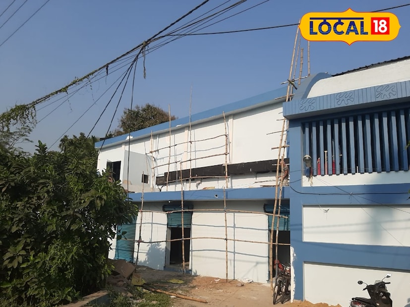 হুগলির চণ্ডীতলার মানুষদের আর বিভিন্ন অনুষ্ঠানের আয়োজন করতে ছুটে যেতে হবে না উত্তরপাড়া অথবা অন্য কোথাও। কেননা এবার তাদের এলাকার বিদ্যাসাগর সংস্কৃতি ভবন বা বিদ্যাসাগর অডিটোরিয়াম সেজে উঠল নতুন রূপে।