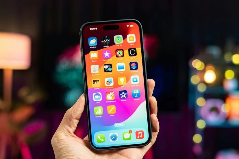 কম দামে আইফোনের কথা ভাবাই যায় না, তবে সত্যিটা হল এই যে iPhone 15-এর দাম আরও একবার কমানো হয়েছে, ফলে এটি লঞ্চের সময়ের দামের চেয়ে অনেক সস্তা হয়ে গিয়েছে। দুই বছর আগে বাজারে আসা এই অ্যাপল ফোনটি এখন এর আসল লঞ্চ মূল্যের চেয়ে ২৭,০০০ টাকা পর্যন্ত কমে পাওয়া যাচ্ছে। সরাসরি মূল্য হ্রাসের পাশাপাশি অ্যামাজন iPhone 15-এর উপর আকর্ষণীয় ব্যাঙ্ক ডিসকাউন্টও দিচ্ছে। কম দামে আইফোনের কথা ভাবাই যায় না, তবে সত্যিটা হল এই যে iPhone 15-এর দাম আরও একবার কমানো হয়েছে, ফলে এটি লঞ্চের সময়ের দামের চেয়ে অনেক সস্তা হয়ে গিয়েছে। দুই বছর আগে বাজারে আসা এই অ্যাপল ফোনটি এখন এর আসল লঞ্চ মূল্যের চেয়ে ২৭,০০০ টাকা পর্যন্ত কমে পাওয়া যাচ্ছে। সরাসরি মূল্য হ্রাসের পাশাপাশি অ্যামাজন iPhone 15-এর উপর আকর্ষণীয় ব্যাঙ্ক ডিসকাউন্টও দিচ্ছে।