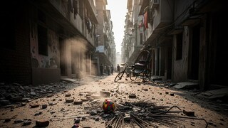 বল ভেবে খেলতে গিয়ে বিকট বিস্ফোরণ! হাওড়ার কদমতলায় গুরুতপর আহত ৮ বছরের বালক Representative Image