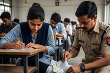 তরুণীর মোজার ভিতরে এগুলো কী? চেকিং হতেই... কলকাতা পুলিশ কনস্টেবল পরীক্ষায় অবাক কাণ্ড