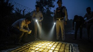 নদিয়ার কৃষ্ণগঞ্জে ৩৬টি সোনার বিস্কুটসহ ভারতীয় চোরাচালানকারী গ্রেফতার