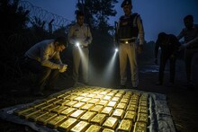 ৫ কোটি ৪২ লক্ষ টাকার সোনার বিস্কুট! নদিয়ার কৃষ্ণগঞ্জে বিএসএফের জালে পড়ল চোরাচালানকারী